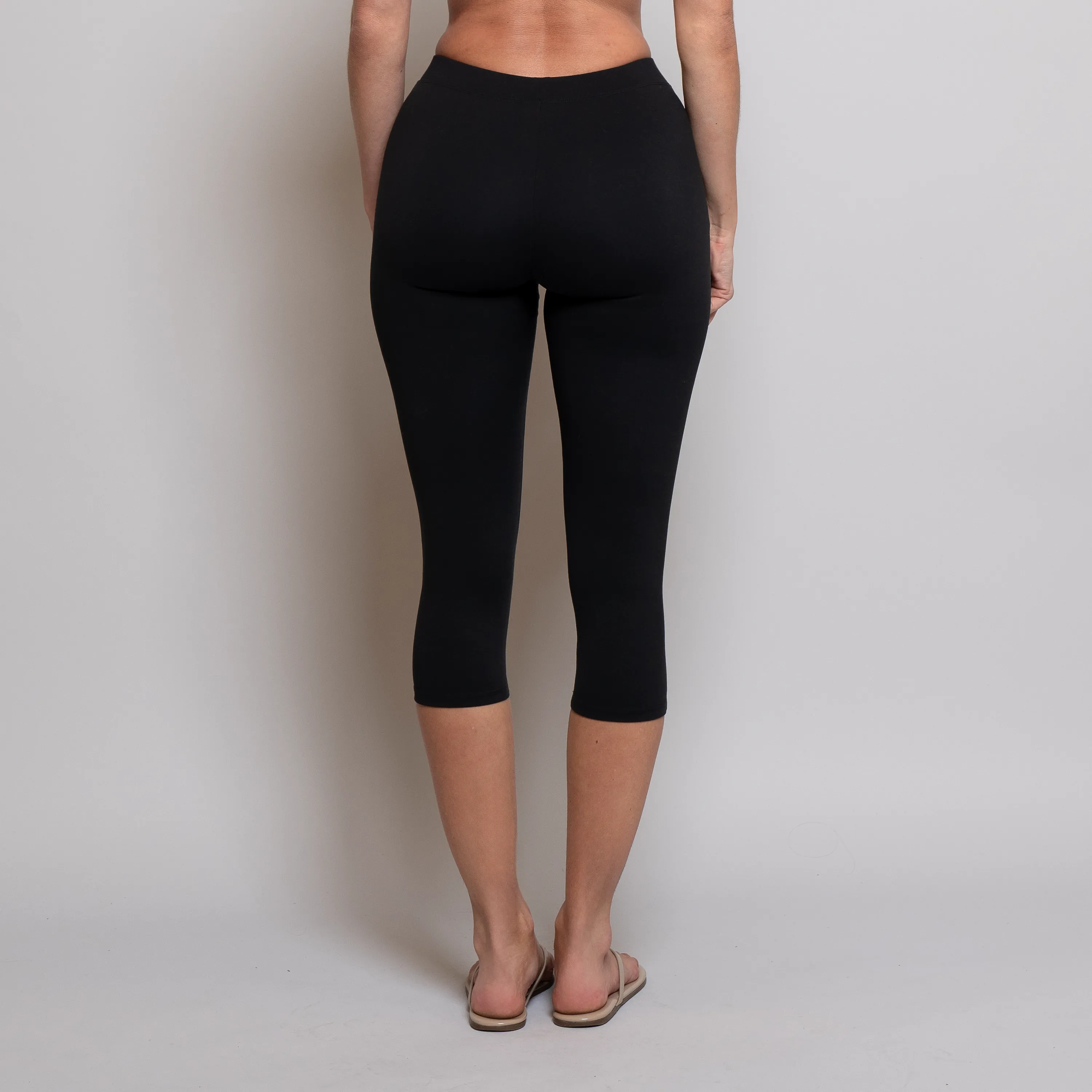 Capris Black